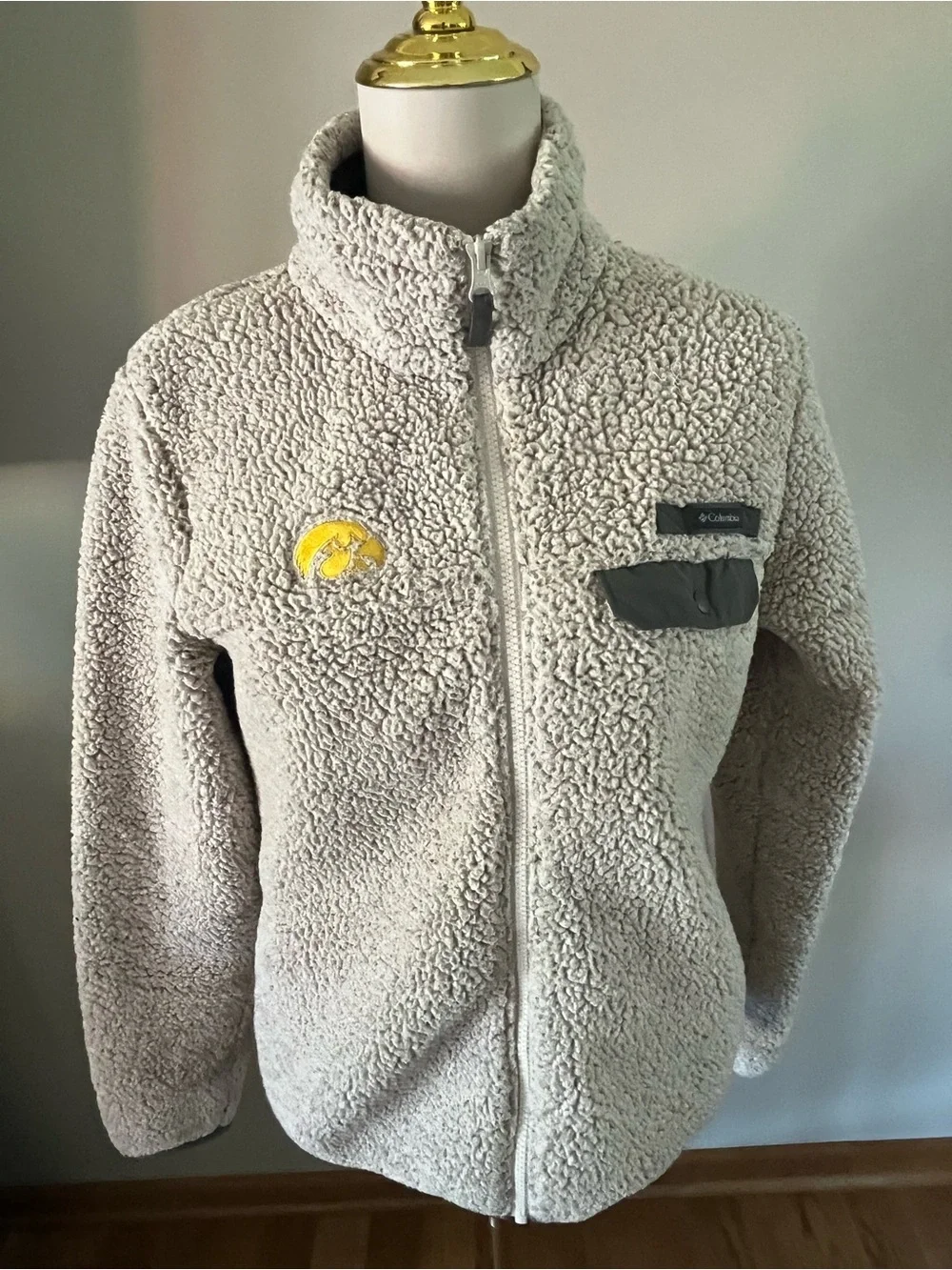 Iowa Hawkeyes Jacket Womens Small Beige Sherpa Fleece Sweater Columbia Zip